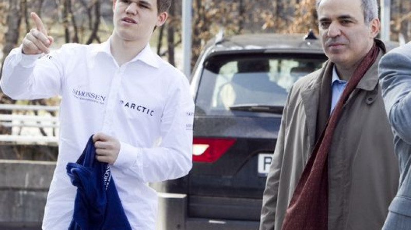 Magnuss Karlsens un Garijs Kasparovs
Foto: Scanpix Norway