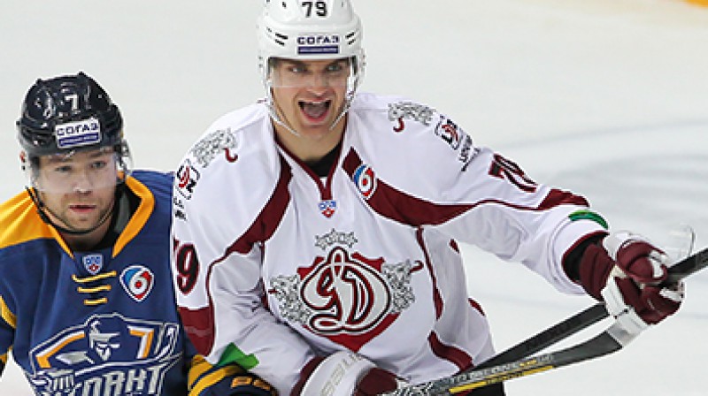 Vitālijs Pavlovs pret mitiščieti 
Foto: atlant-mo.ru