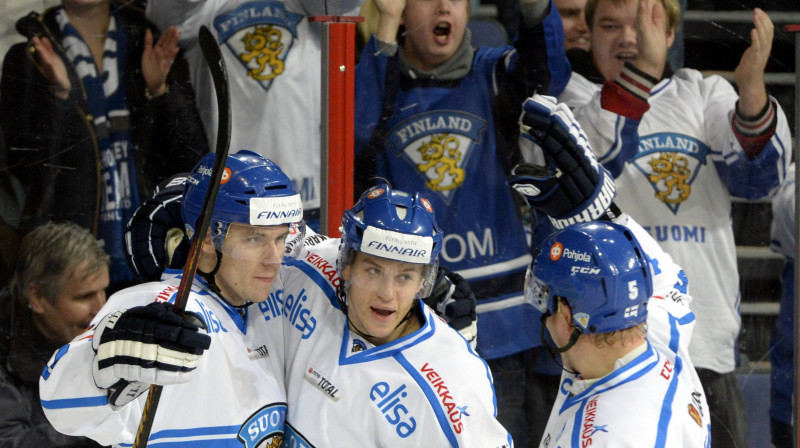 Somijas izlases hokejisti atzīmē uzvaras vārtu guvumu
Foto: AP/Scanpix