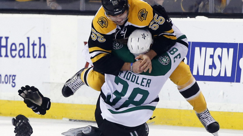 Džonijs Boičuks (nr. 55) darbībā
Foto: AP / Scanpix