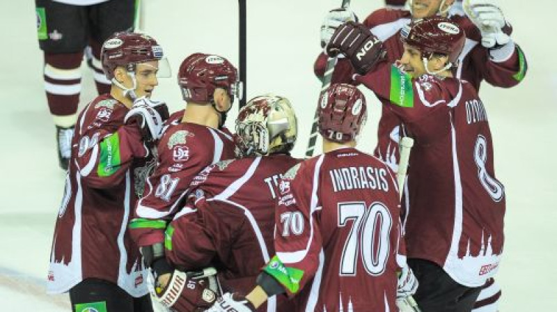Rīgas "Dinamo" hokejisti atzīmē pēdējo panākumu
Foto: Gints Ivuškāns, f64