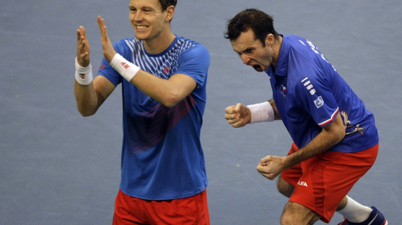 Tomāšs Berdihs un pamatīgā sajūsmā esošais Radeks Štepāneks
Foto: AP/Scanpix