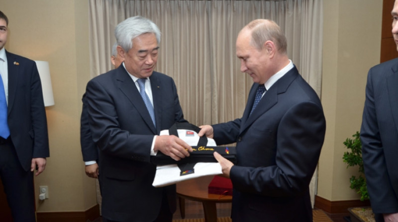 Vladimirs Putins saņem melno jostu 
Foto: worldtaekwondofederation.net