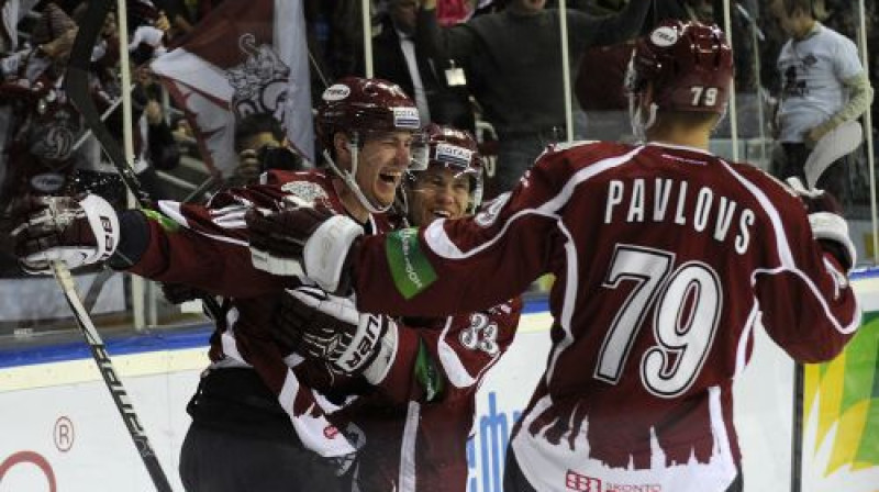 Miks Indrašis, Mets Robinsons un Vitālijs Pavlovs
Foto: Romāns Kokšarovs, Sporta Avīze, f64