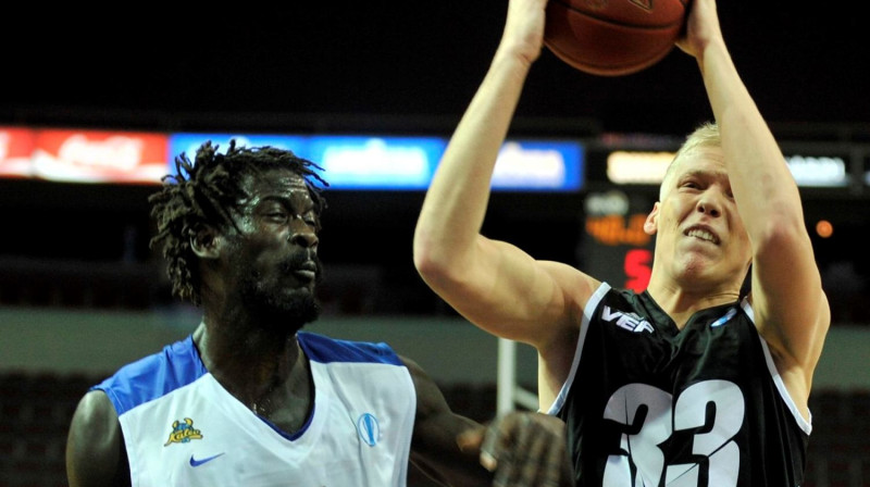 Jānis Bērziņš (pa labi)
Foto: Romāns Kokšarovs, "Sporta Avīze", f64