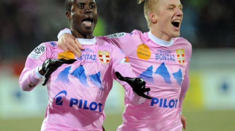 Mudū Sugū un Daniels Vāss atzīmē vārtu guvumu
Foto: AFP/Scanpix