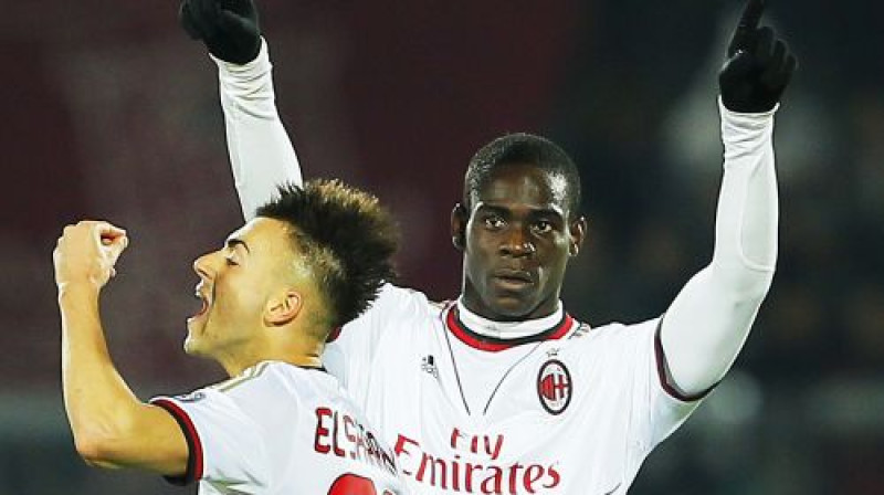 Stefans El Šāravi un Mario Balotelli priecājas par otro vārtu guvumu
Foto: AP/Scanpix