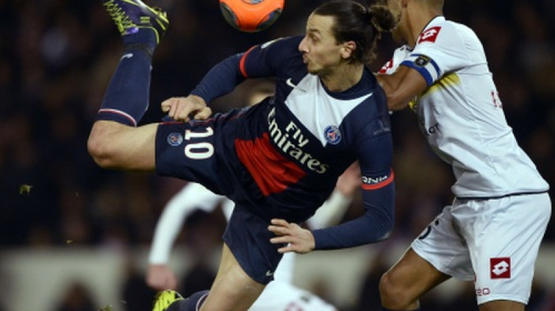 Zlatans Ibrahimovičs šosezon PSG rindās ir aizvadījis 22 spēles, kuru laikā guvis 21 vārtus un atdevis septiņas rezultatīvas piespēles
Foto: AFP/Scanpix