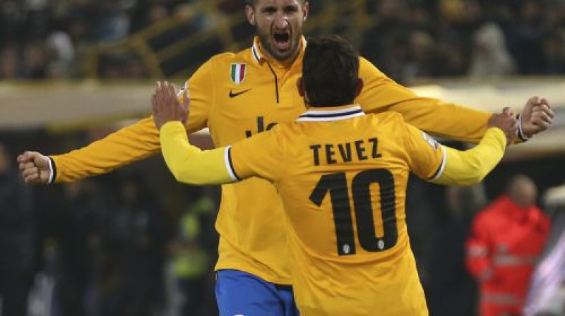 Vārtu autors Džordžio Kjelīni un Karloss Tevess
Foto: AP/Scanpix