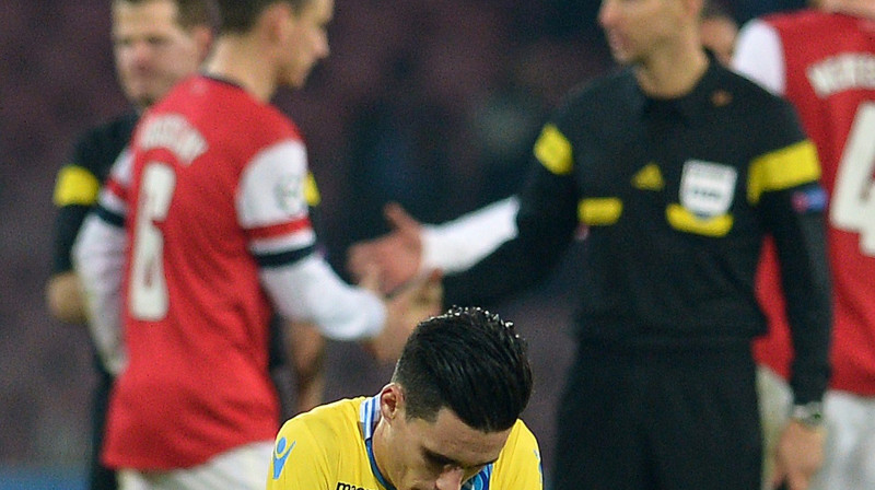 Ar Hosē Kaljehona (priekšplānā) vārtu guvumu "Napoli" nepietika, lai kvalificētos Top16 
Foto: AFP/Scanpix