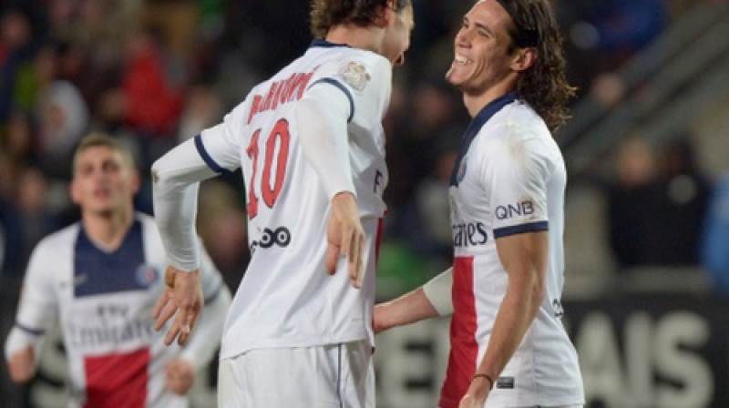 Zlatans Ibrahimovičs un Edinsons Kavani
Foto: AFP/Scanpix