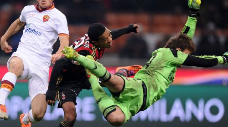 Urbijs Emanuelsons (vidū) guva savainojumu sadursmē ar vārtsargu
Foto: lapresse/scanpix