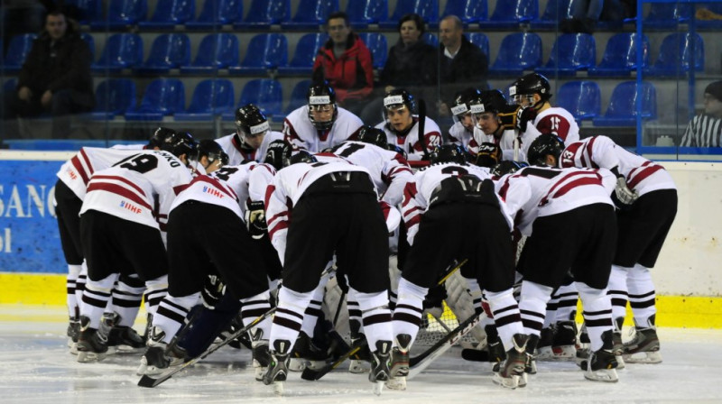 Latvijas U20 izlase Polijā 
Foto: IIHF