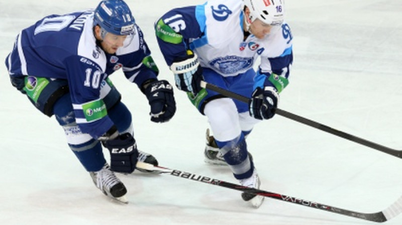 Džefs Plets (pa labi) ar 27 (15+12) punktiem ir rezultatīvākais Minskas "Dinamo" spēlētājs
Foto: ITAR-TASS/Scanpix