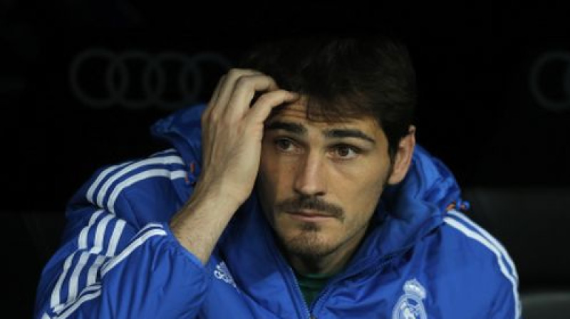 Ikers Kasiljass noraugās "Real" spēlē no rezervistu soliņa
Foto:AP/Scanpix