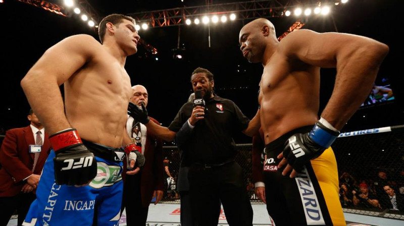 Kriss Veidmans (no kreisās) ar Andersonu Silvu pirms viņu revanša cīņas
Foto: ufc.com
