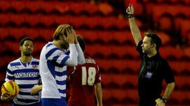 Kaspars Gorkšs saņem sarkano kartīti
Foto:Scanpix