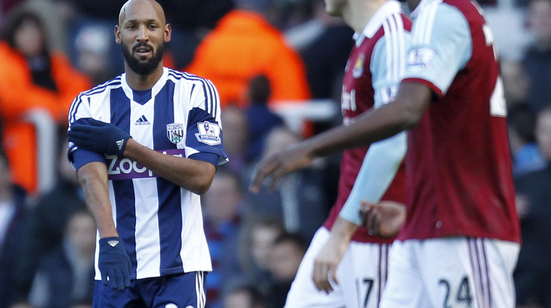 Nikolā Anelka (pa kreisi) pēc vārtu guvuma 
Foto: AFP/Scanpix