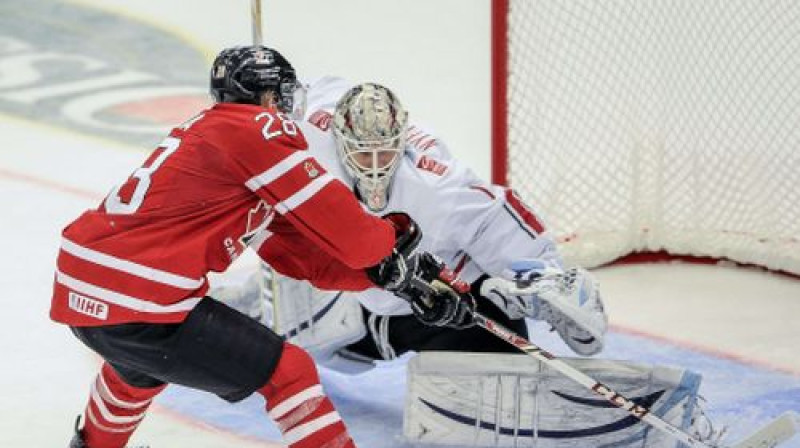 Entonijs Manta realizē bullīti pret Šveices vārtsargu melvinu Nijfelleru
Foto:AFP/Scanpix