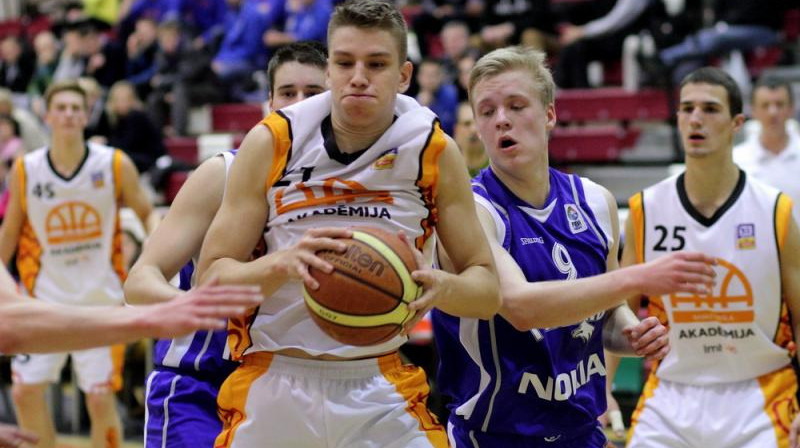 Ervīns Mežnieks spēlē pret Somiju
Foto: www.basket.ee