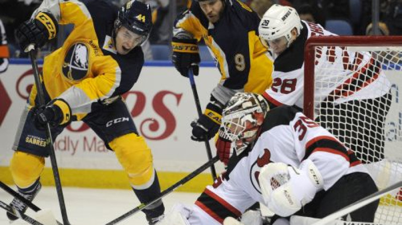 "Sabres" cīņā ar "Devils" hokejistiem
Foto:AP/Scanpix