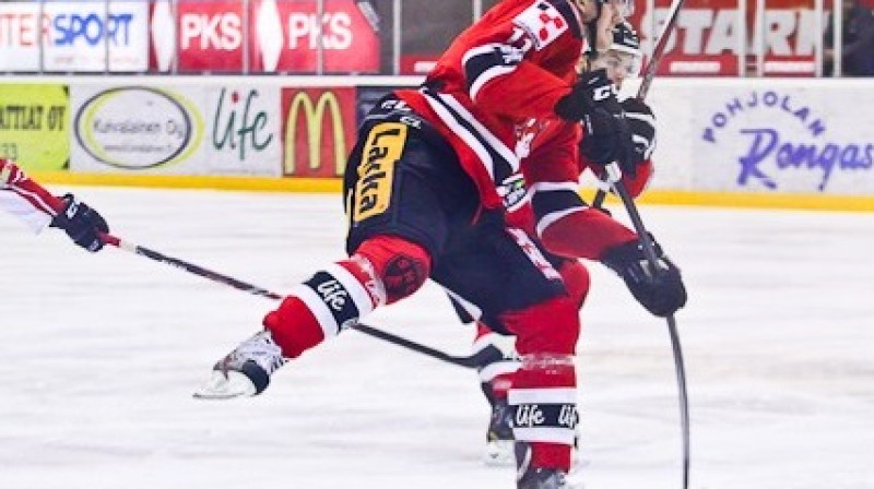 Miks Lipsbergs (ar ripu)
Foto: Jona-Peka Hirvonens/www.jatkoaika.com