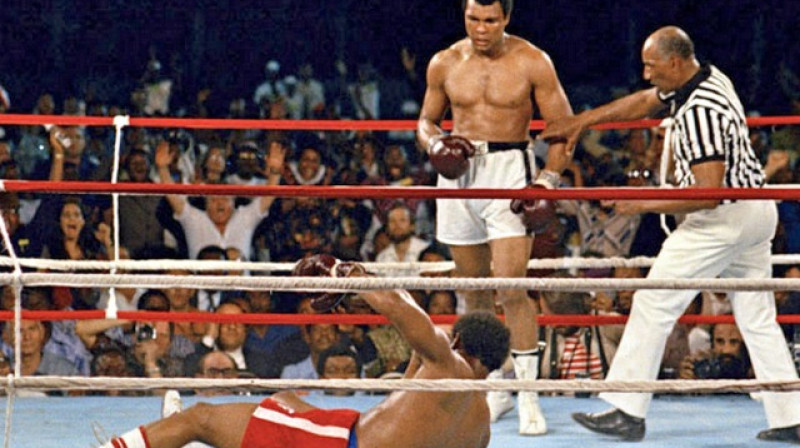 Muhameds Ali nokautē Džordžu Formenu
Foto: sportofboxing.com