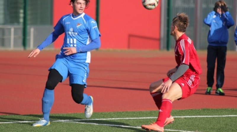 Igors Tarasovs (pa kreisi) "Banik" kreklā
Foto: fcb.cz