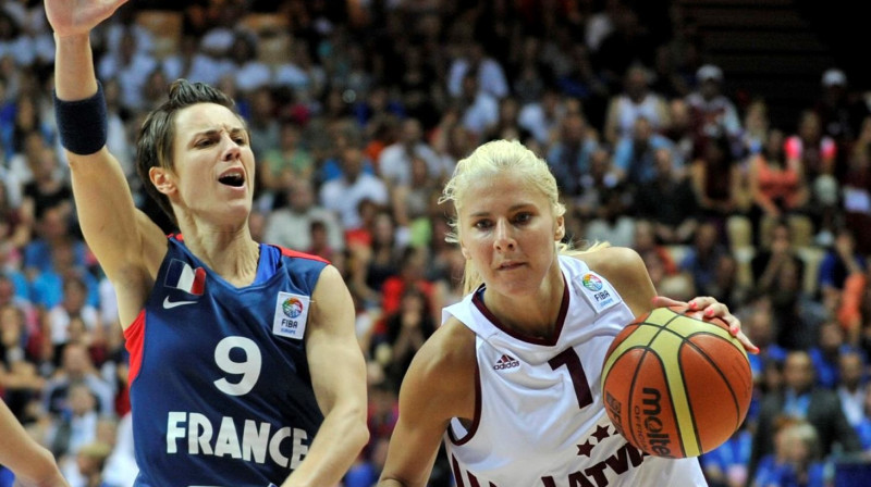 Elīna Babkina cīņā pret Selīnu Dumerku
Foto: Romāns Kokšarovs, "Sporta Avīze", f64