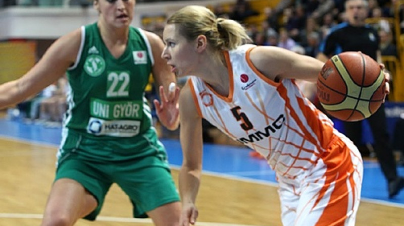 Anete Jēkabsone-Žogota: 21 punkts 16 minūtēs Eirolīgas uzvarā pār "Uni Gyor"
Foto: www.fibaeurope.com