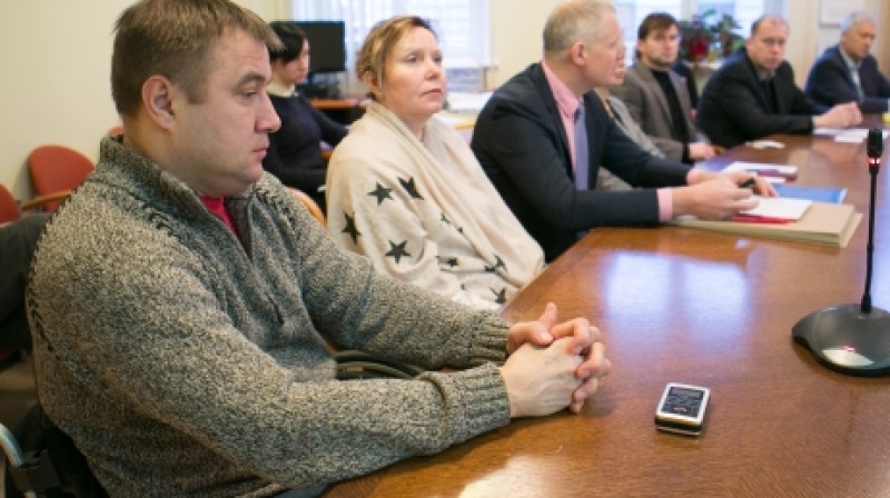 Aigars Apinis un Daiga Dadzīte
Foto: saeima.lv