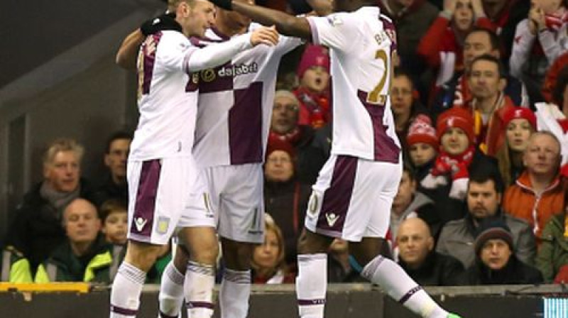 "Aston Villa" spēlētāji pēc vārtu guvuma
Foto: AP/Scanpix