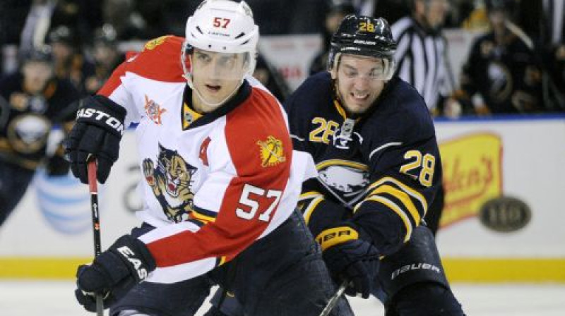 Vācu uzbrucējs Marsels Gocs pret Zemgu Girgensonu
Foto:AP/Scanpix