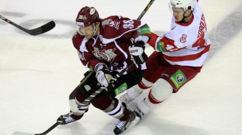 Pols Šehura pirmajā spēlē pret Podoļskas "Vityaz" guva divus vārtus
Foto: Romāns Kokšarovs, Sporta Avīze, f64