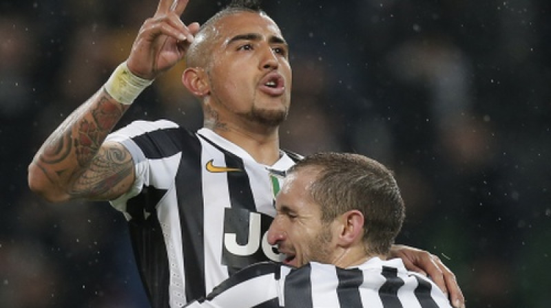 Arturo Vidals atzīmē vārtu guvumu
Foto: AFP/Scanpix