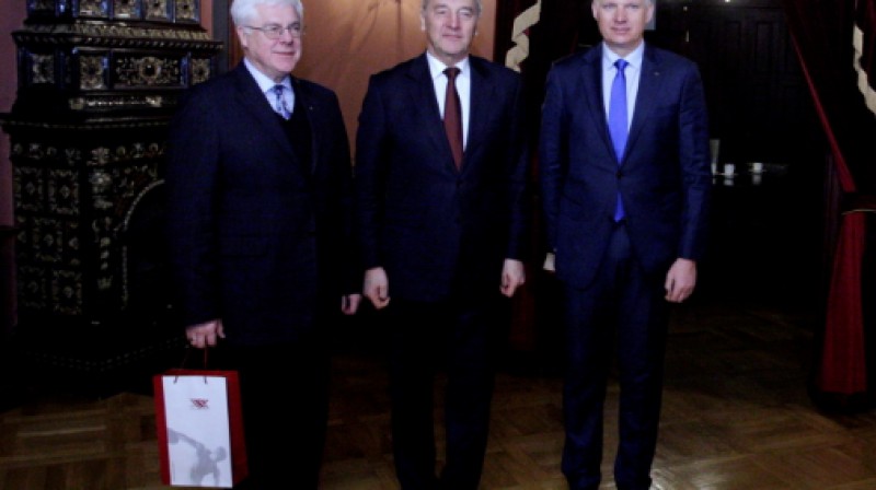 Aldons Vrubļevskis, Andris Bērziņš, Žoržs Tikmers
Foto: president.lv