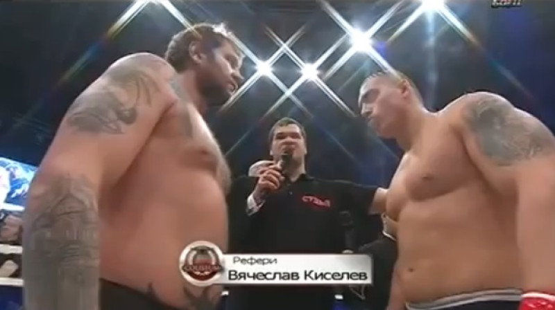 Aleksandrs Jemeļjaņenko (no kreisās) un Dmitrijs Sosnovskis
