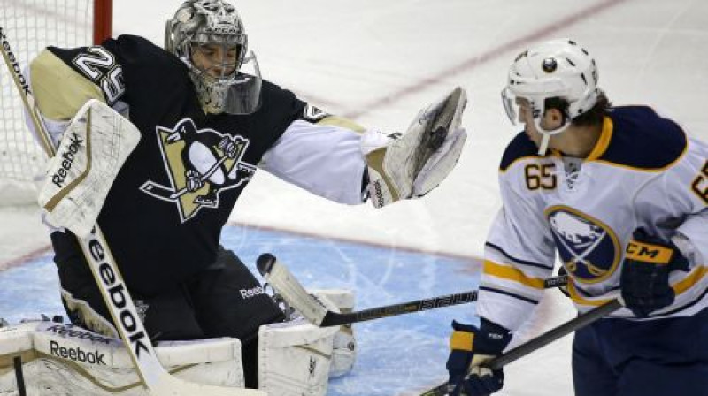 Marks Andrē Flerī šonakt atvairīja visus 24 "Sabres" metienus
Foto:AP/Scanpix