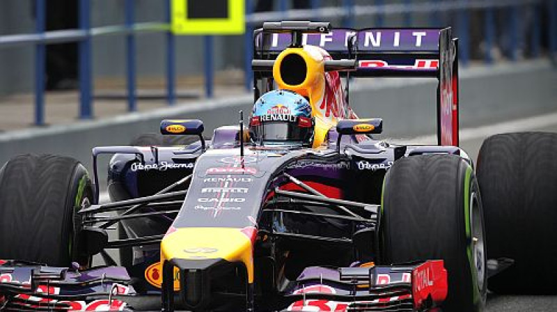 Fetels pie jaunās "Red Bull RB10" mašīnas stūres
Foto: TT NYHETSBYRN/Scanpix