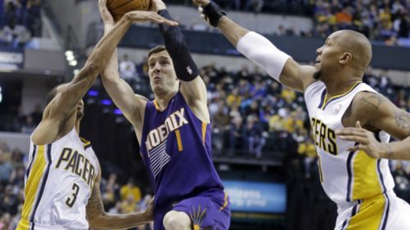 Gorans Dragičs laužas cauri "Pacers" aizsardzībai
Foto:AP/Scanpix