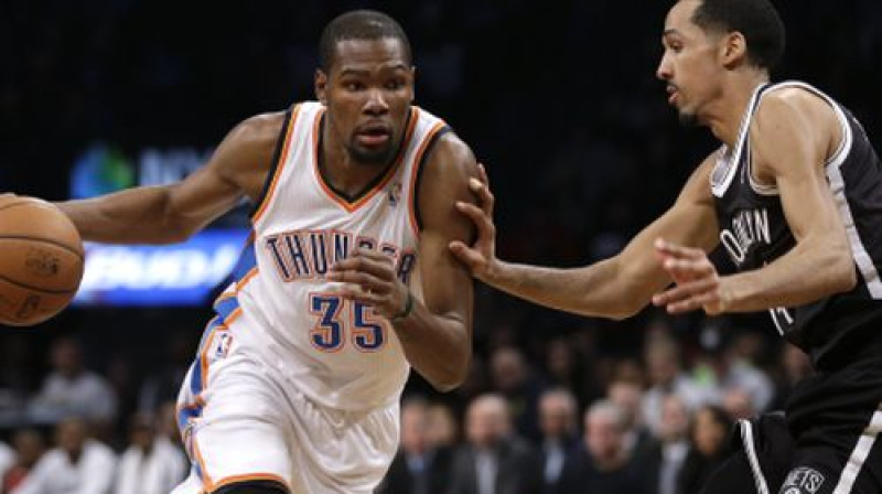 Kevins Durents pret Šonu Livingstonu
Foto:AP/Scanpix