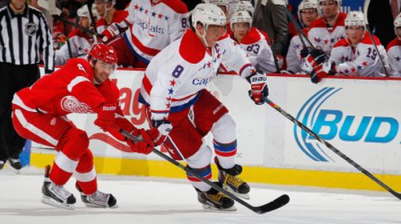 Aleksandra Ovečkina (pa labi) prasmes glāba komandu pamatlaikā, bet ne pēcspēles metienos
Foto:AFP/Scanpix