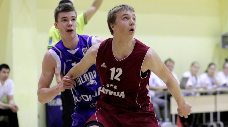 Artūrs Strautiņš un Latvijas kadeti rīt plkst. 20:00 spēlēs ar Turciju.
Foto: basket.ee