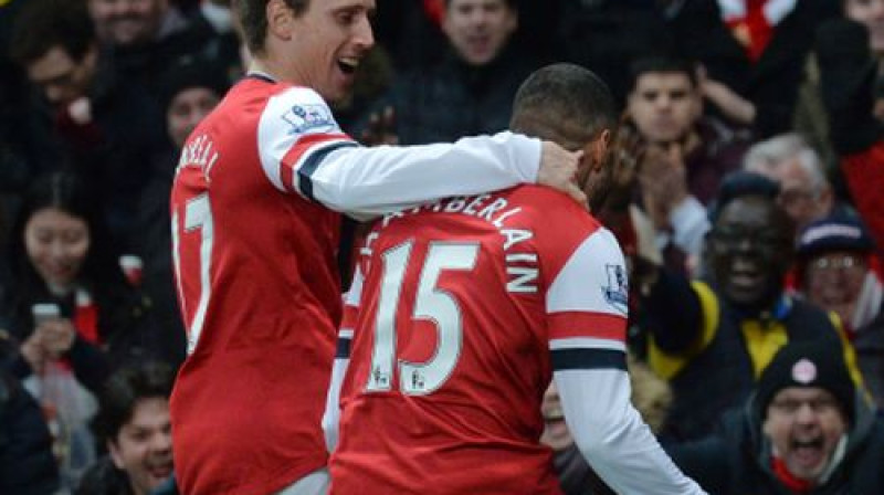 Alekss Oksleids-Čemberlens un Načo Monreals
Foto: AFP/Scanpix