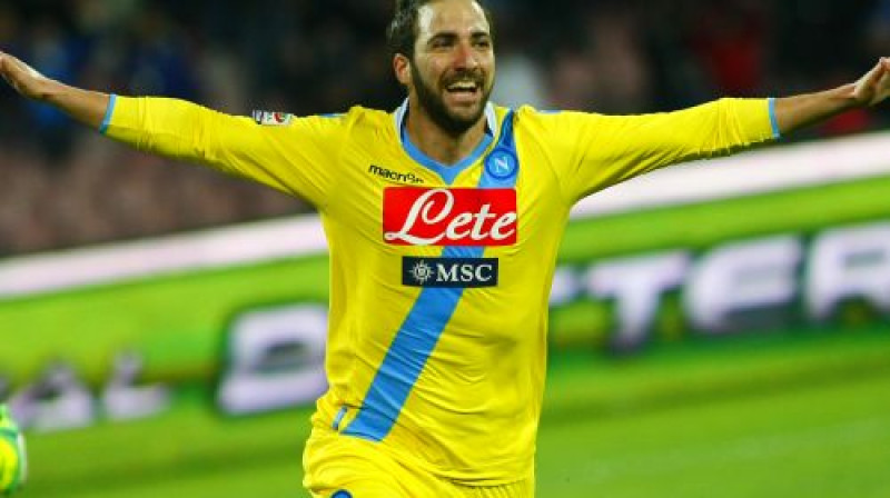 Gonsalo Igvains priecājas par gūtajiem vārtiem
Foto: AFP/Scanpix