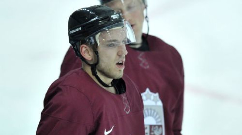 Zemgus Girgensons Latvijas izlases treniņā Sočos
Foto:Romāns Kokšarovs/F64