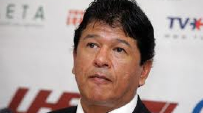 Nolana-Lipmana ziepju operā kāds kādu pamatīgi čakarē. Kurš kuru?