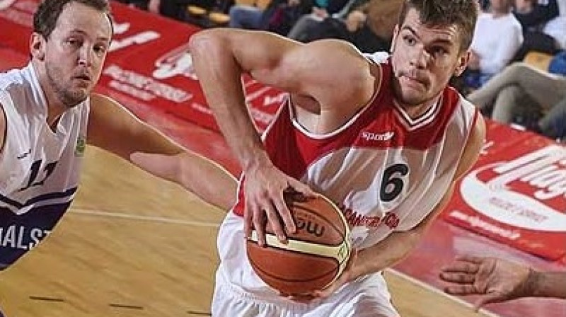 Ojārs Siliņš un "Reggio Emilia" šodien piedzīvoja zaudējumu Ungārijā. Foto: fibaeurope.com