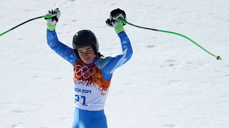 Tina Maze bija tuvu uzvarai, bet šoreiz sanāca to dalīt ar Dominiki Gisinu
Foto: AFP/Scanpix