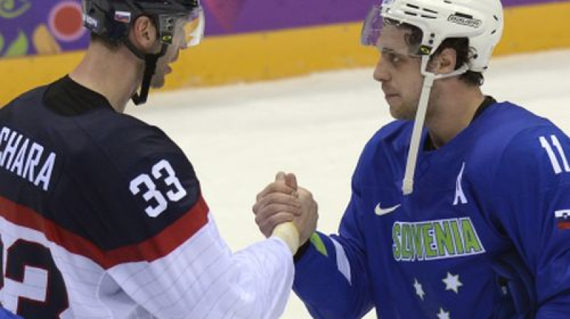 Zdeno Hāra apsveic ar uzvaru Anži Kopitaru
Foto:AFP/Scanpix